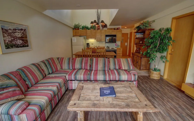 Liftside 402 by SummitCove Vacation Lodging