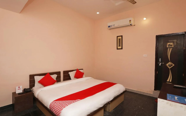 Hotel Emerald by OYO Rooms