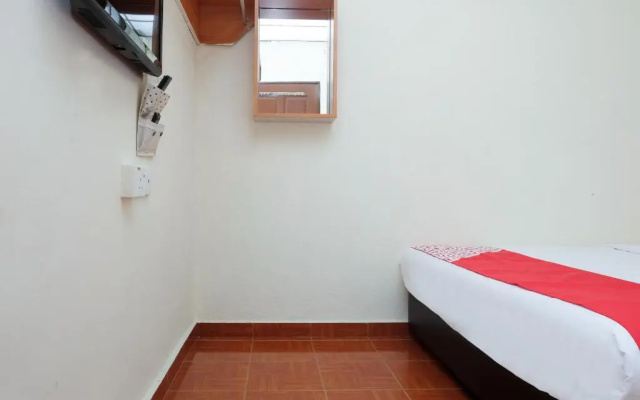 Oyo 89928 Acf Guest House