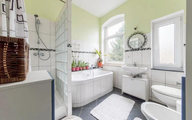 6606 Private Rooms