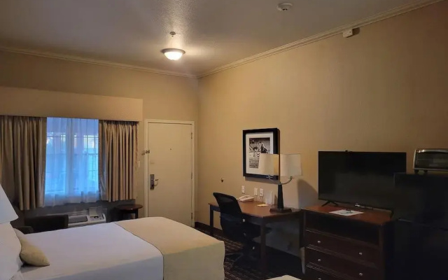 Cotulla Whitten Inn