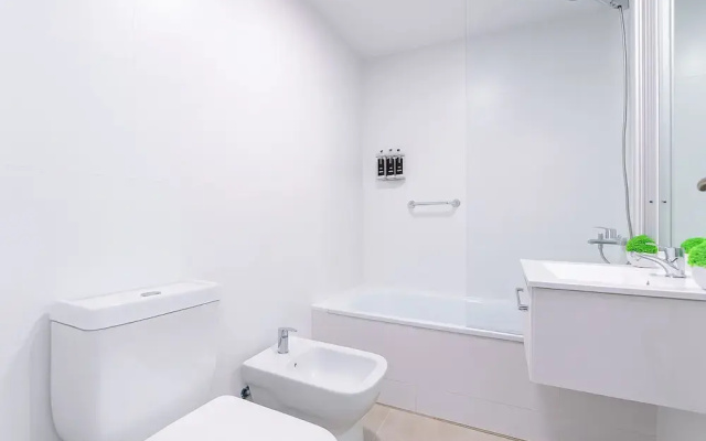 Deluxe Apartments Downtown by BueRentals