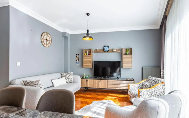 Stylish Apartment in Moda near Popular Attractions with Balcony