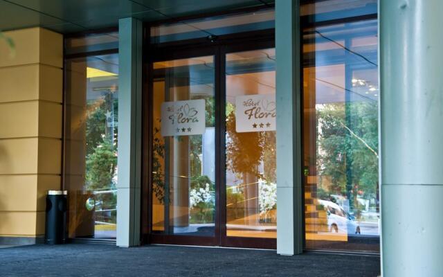Hotel Flora in Constanța, Romania from 119$, photos, reviews - zenhotels.com hotel front