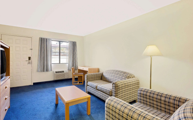 Days Inn & Suites by Wyndham Needles