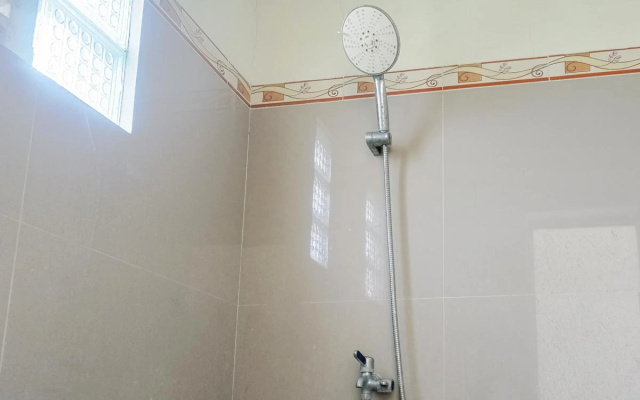 Grand Kencana Guesthouse near Wisata Bahari Lamongan