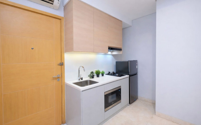 White Tone 2Br With City View At Capitol Suites Apartment