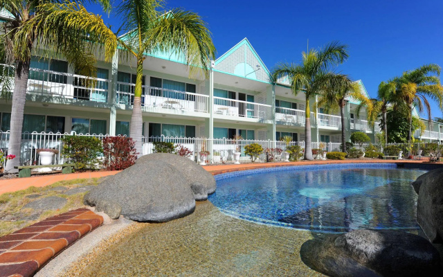 Reef Adventureland Motel