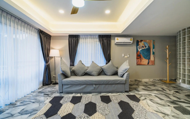 Patong Hill sea view villa 4 bedroom private pool