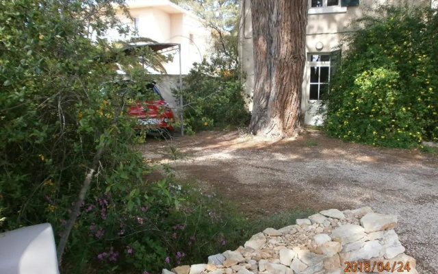 Studio équipé avec jardin+parking à la plage...