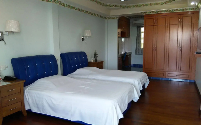 Ben & Roz Inn