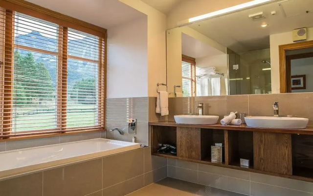 Grasmere High Country Bed & Breakfast Lodge