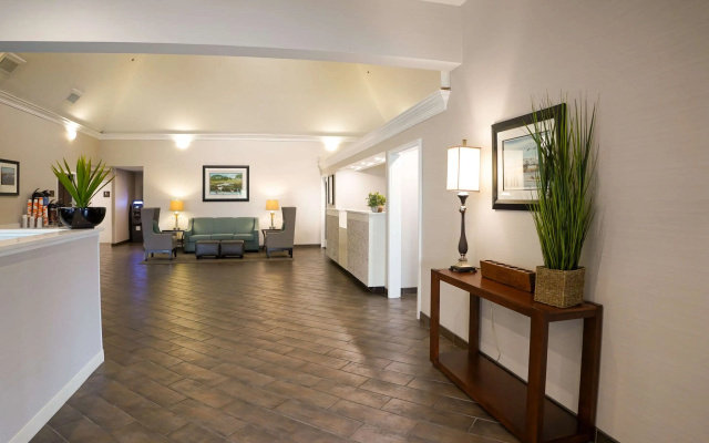 Comfort Suites Chincoteague Island Bayfront Resort