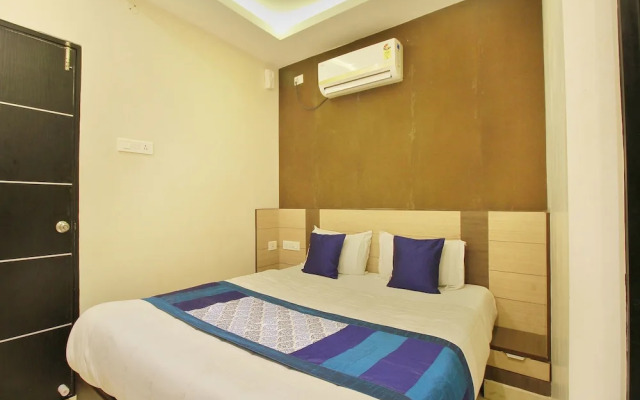 OYO Flagship 11531 Sathya Lodge