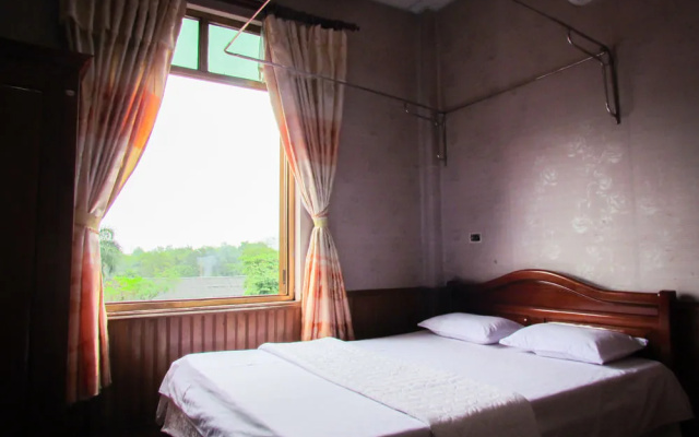 Huong Tra Hotel