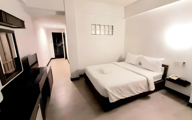 Hi Season Hotel