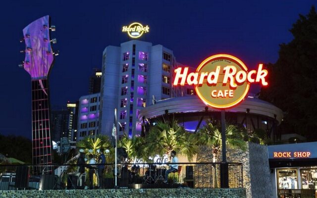 Отель Hard Rock Hotel Pattaya Таиланд, Паттайя - 2 отзыва об отеле, цены и фото номеров - забронировать отель Hard Rock Hotel Pattaya онлайн вид на фасад