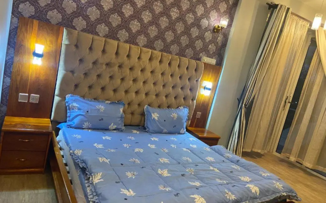 ROJO’s FULLY-FURNISHED 3-BEDROOM CONDO