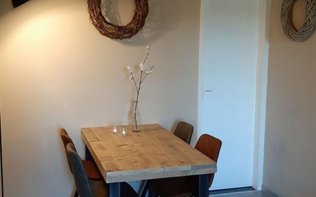 Modern Apartment Near Geuldal Epen
