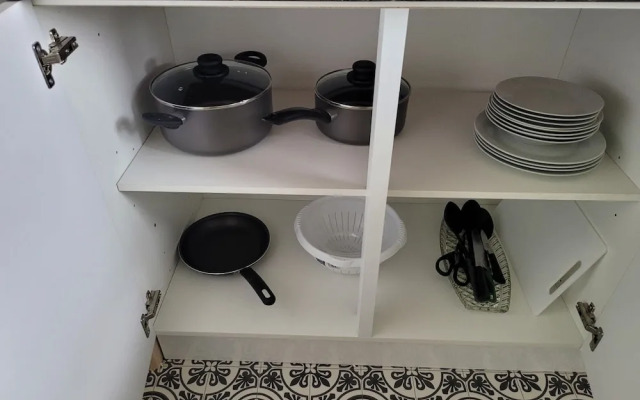 Apartment - Sleeps 2 - Parking - Near Station