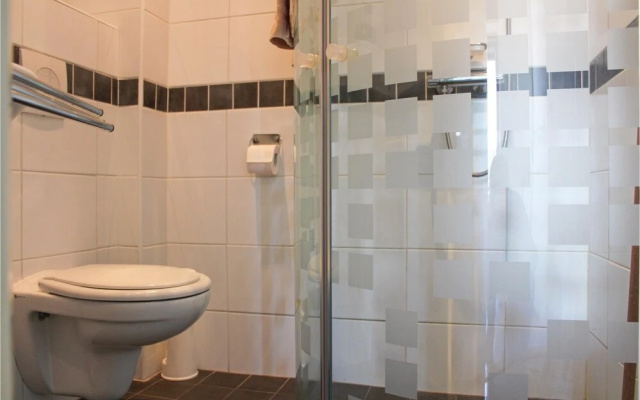 Nice Home in Nieuwvliet-bad With 3 Bedrooms and Wifi