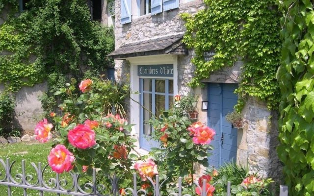 Amphitryon in Oloron-Sainte-Marie, France from 113$, photos, reviews - zenhotels.com hotel front