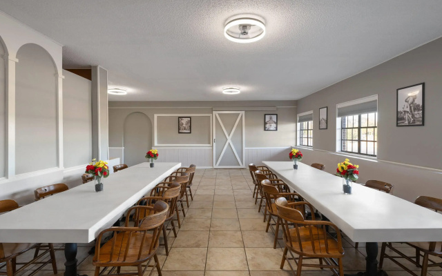 Super 8 by Wyndham Lake City