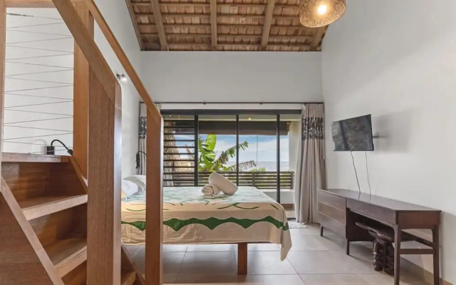 Seaside Paradise 6BR Beachfront Haven in Moorea