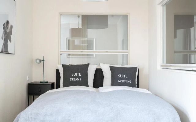 Primeflats - Huge Apartment at Gasometer 17