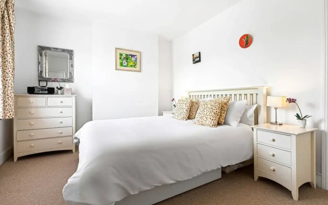 Bakersfield Retreat - From 200 Per Night