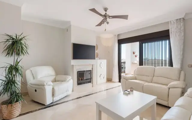 Incredible Apartment With sea Views and Balcony