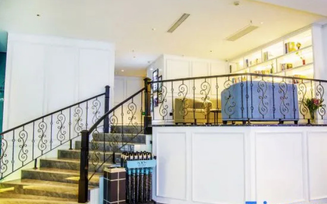 Xana Hotelle Hotel (Wuhan Jinrong Zhongxin Fountain Park)