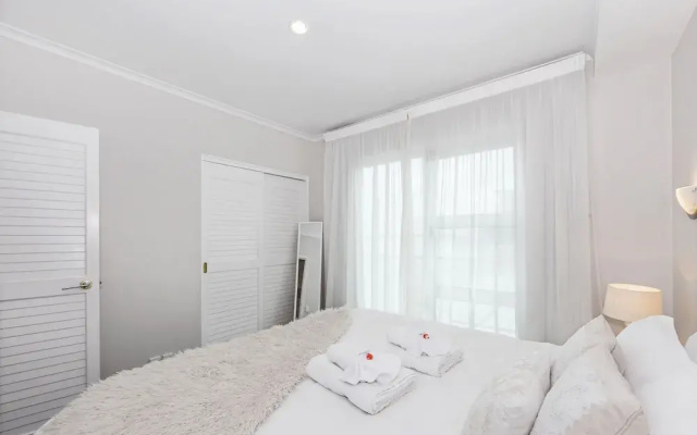 Panoramic Views - 2 Bedroom Sub-Penthouse