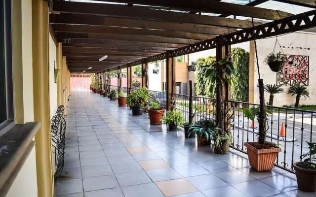 Отель Victoria Hotel Гондурас, Сан-Педро-Сула - отзывы, цены и фото номеров - забронировать отель Victoria Hotel онлайн вид на фасад