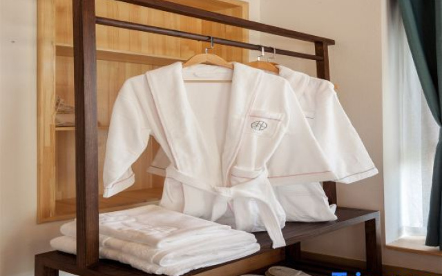 Yuntaishan Puju Lakeside Homestay