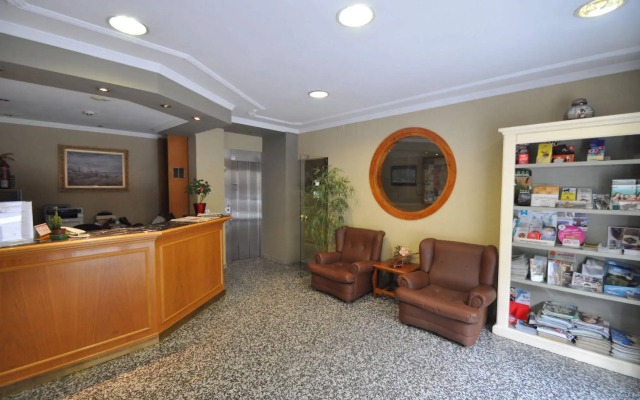 YOMO Petit Paris Hotel 