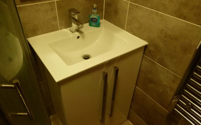 SS Property Hub - City of London Studio Apartment 13