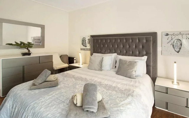 1 Bed Apartment Sleeps 4 With Pool