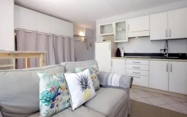 Beautiful studio close to beach private parking