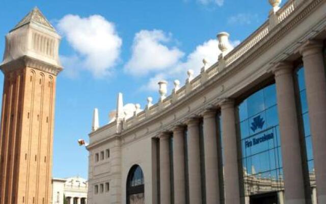 Holidaysbcn Hostel Барселона вид на фасад