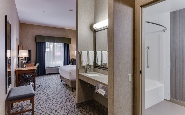 Holiday Inn Express & Suites Saskatoon Centre by IHG