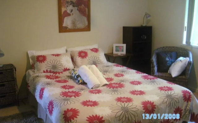 Treetops Lakeside Guesthouse