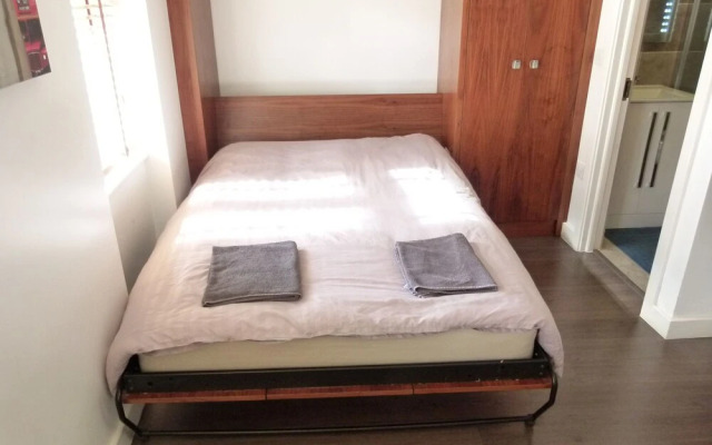 SS Property Hub - City of London Studio Apartment 12