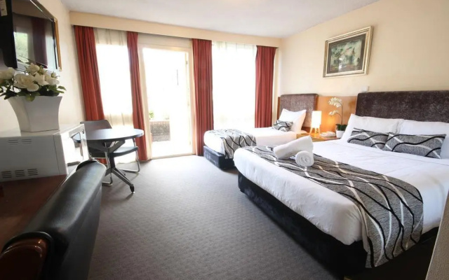 Molly Morgan Motor Inn