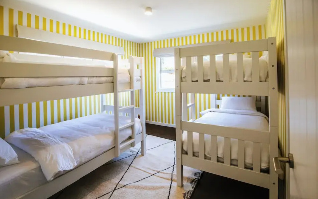 Penshurst - Lake Views - Sleeps 8