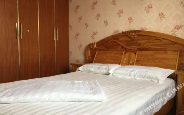 Chongqing Wuduqin Family Apartment