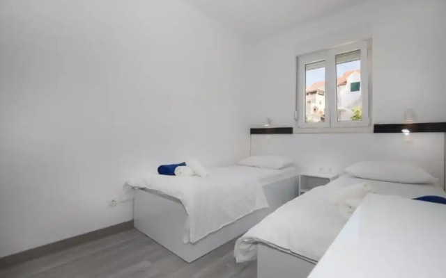 Jakov - Modern and Cosy With Pool - B2