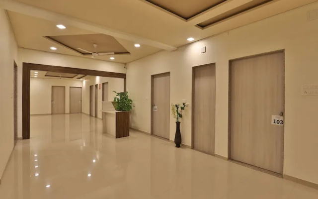 OYO 11750 Hotel Starz
