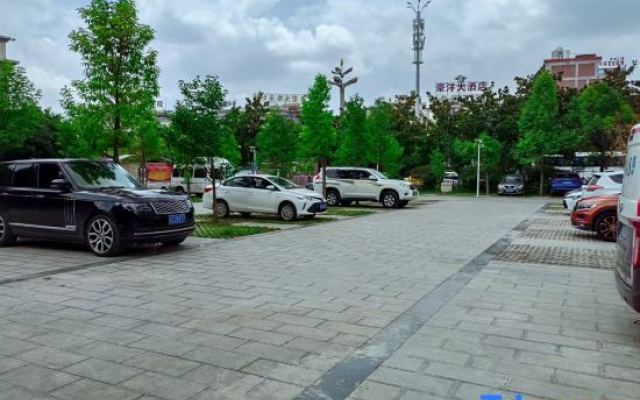 Mushang Light Luxury Hotel (Wuyue Plaza Zhaotong Ancient City)