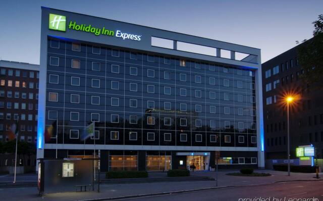 Отель Holiday Inn Express Antwerp City-North Бельгия, Антверпен - 3 отзыва об отеле, цены и фото номеров - забронировать отель Holiday Inn Express Antwerp City-North онлайн вид на фасад